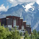 Village Club Les 2 Alpes 3*